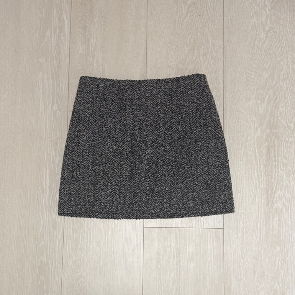 ✨ H&M Charcoal Herringbone Mini Skirt